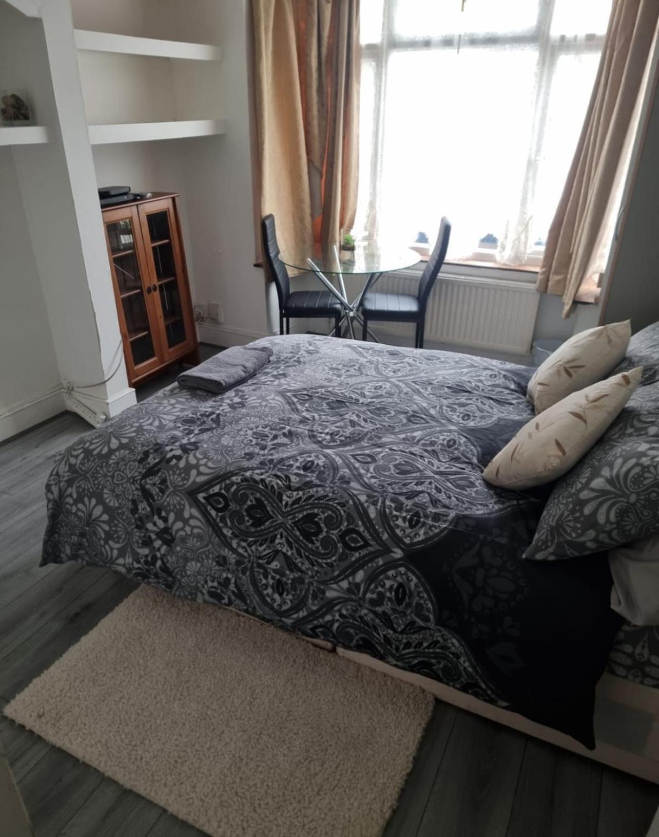 Cozy Rooms 25 Min Liverpool Street Лондон Екстериор снимка