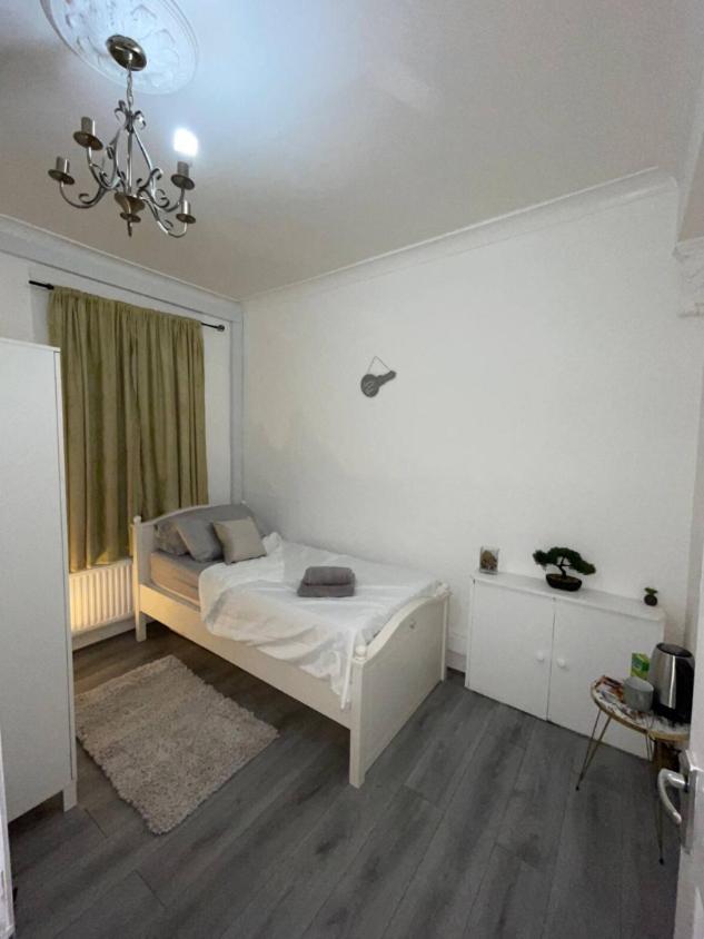 Cozy Rooms 25 Min Liverpool Street Лондон Екстериор снимка