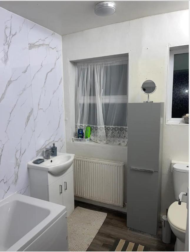 Cozy Rooms 25 Min Liverpool Street Лондон Екстериор снимка